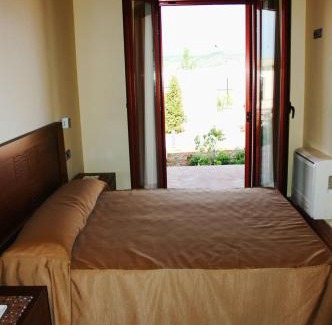Alhama de Granada Apartment | Pet-Friendly Oceanfront Apartamentos Turisticos Garces