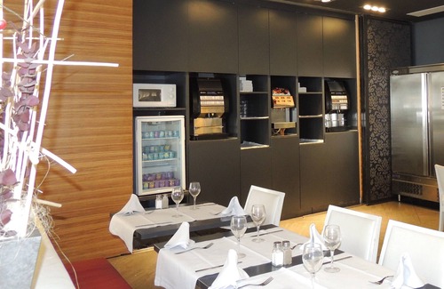 Vilafortuny Apartment | Relax in Apartamentos Turisticos Augustus with Spa & Dining