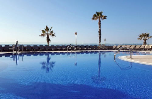 Vilafortuny Apartment | Relax in Apartamentos Turisticos Augustus with Spa & Dining