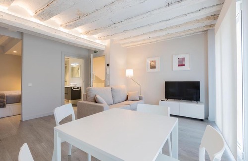 Tudela Apartment | Cozy Tourist Apartments - Papel Armado, Family-Friendly Stay