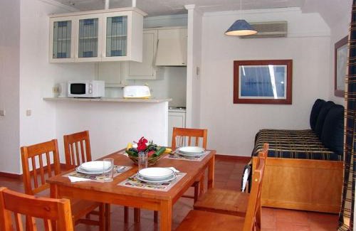 Albufeira Apartment | Budget-Friendly Stay at Apartamentos Turisticos Regina
