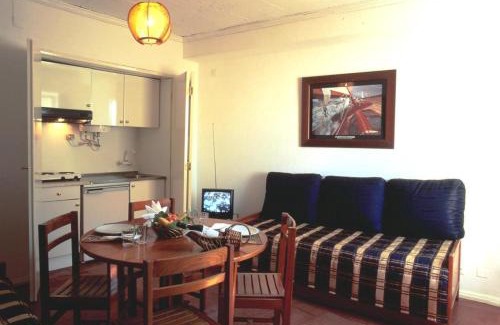 Albufeira Apartment | Budget-Friendly Stay at Apartamentos Turisticos Regina