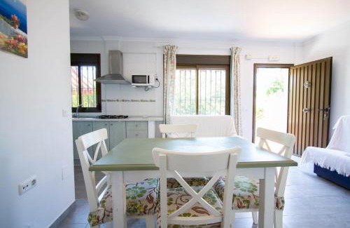Bolonia Apartment | Oceanfront Apartamentos Turisticos Trajano with Breakfast