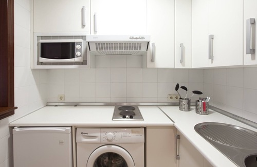 Parque Alcosa Apartment | Elegant Stay at Apartamentos Vértice Bib Rambla with Pool