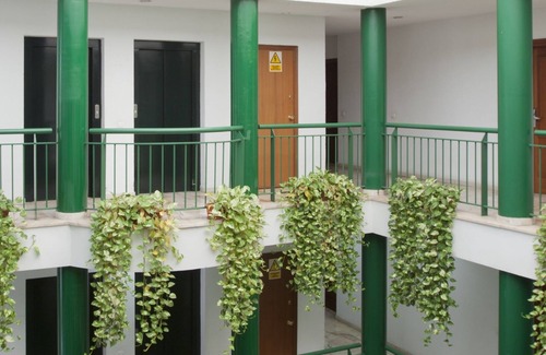 Parque Alcosa Apartment | Elegant Stay at Apartamentos Vértice Bib Rambla with Pool
