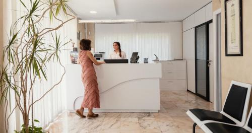 Parque Alcosa Apartment | Family-Friendly Stay at Apartamentos Vértice Bib Rambla