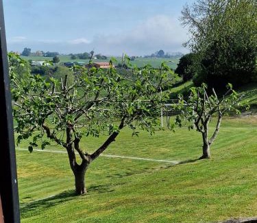 Santillana del Mar Apartment | Charming Apartamentos Viñas: Family-Friendly Retreat