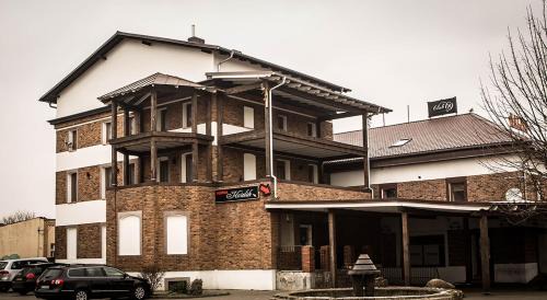 Kostrzyn Bed & Breakfast | Inviting Stay at Apartamentowiec Kuźniar with Hot Tub