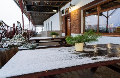 Kostrzyn Bed & Breakfast | Inviting Stay at Apartamentowiec Kuźniar with Hot Tub