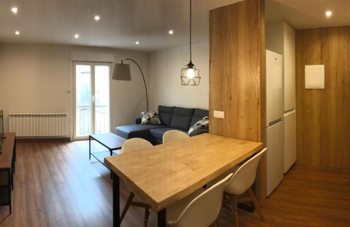 Campdevanol House | Pet-Friendly Retreat at Apartaments 7Gorgs with Breakfast