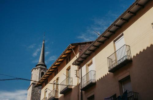 Campdevanol House | Pet-Friendly Retreat at Apartaments 7Gorgs with Breakfast