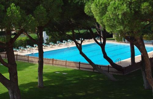 Pals Apartment | Relax at Apartaments Beach & Golf Resort with Ocean Views
