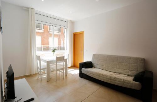 Reus Apartment | Pet and Child-Friendly Stay at Apartaments Claudia