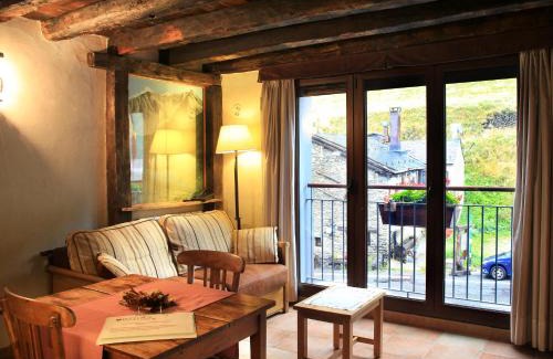 Bordes d'Envalira Apartment | Enjoy Comfort at Apartaments Els Llacs - Rated 9.1/10