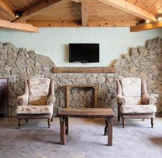 Bordes d'Envalira Apartment | Enjoy Comfort at Apartaments Els Llacs - Rated 9.1/10