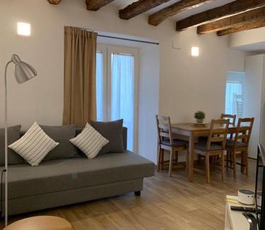 Mora d'Ebre Apartment | Family-Friendly Stay at Apartaments Impro - 9.2/10 Rating!