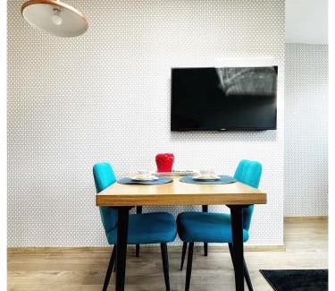 Liberty Avenue Apartment | Central City Apartments: Top-Rated Family-Friendly Stay