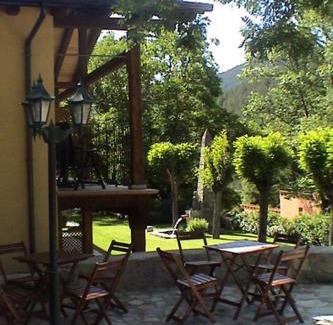 El Pont De Bar Apartment | Discover Apartaments La Taverna dels Noguers with Ocean Views