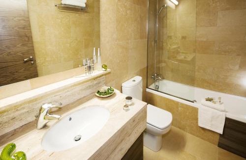 Taull Apartment | Highly Rated Apartaments Petit Saüc with Hot Tub Access