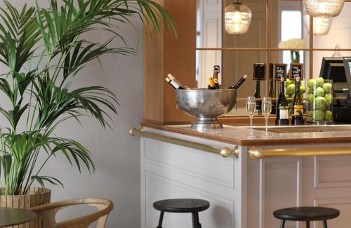 Old Town Apartment | Exceptional Stay at Apartaments Plaça Del Vi - 4 Star Experience