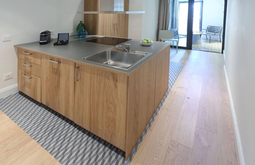 Old Town Apartment | Elegant Stay at Apartaments Plaça del Vi - Guest Rated 9.8