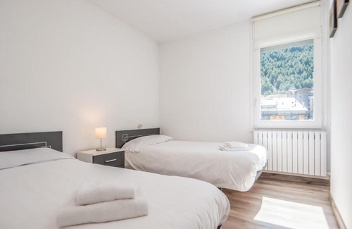 Incles Apartment | Pet-Friendly Getaway at Riu D'Incles with Great Amenities