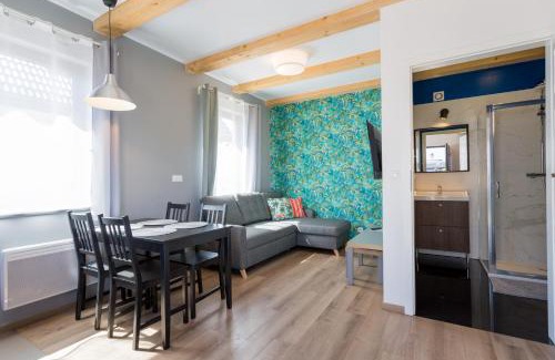 Nowecin Apartment | Relax at Polanki23: Pool, Sauna & Cinematic Experience