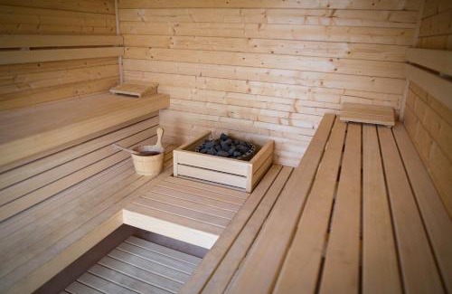Nowecin Apartment | Relax at Polanki23: Pool, Sauna & Cinematic Experience