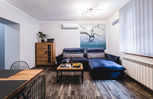 Stare Miasto Apartment | Discover Apartamenty Świętego Jakuba: 4-Star Family Retreat