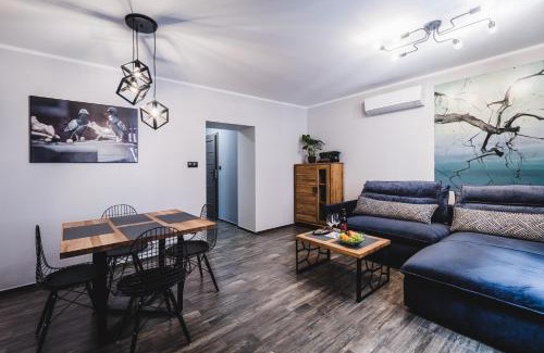 Stare Miasto Apartment | Discover Apartamenty Świętego Jakuba: 4-Star Family Retreat