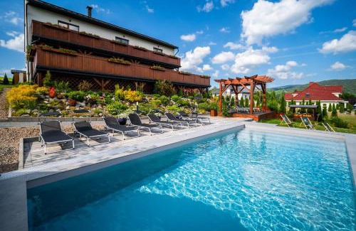 Pcim Apartment | Guest Rated: 9.9 at Apartamenty Black Lion with Ocean Views