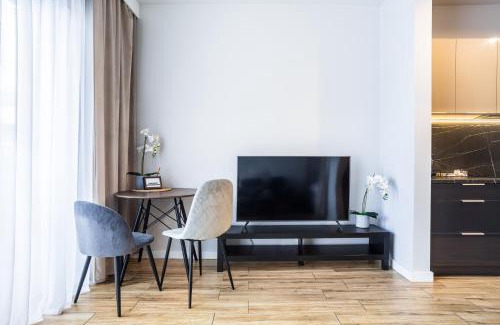Brynow Apartment | Discover Nowe Ptasie: Top-Rated Stay with Pool Access