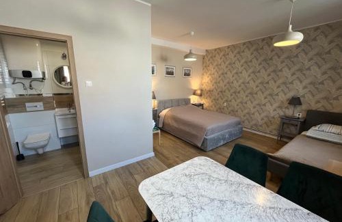 Krotoszyn Apartment | Pet-Friendly Getaway at Apartamenty Dobranocka - Rated 9/10