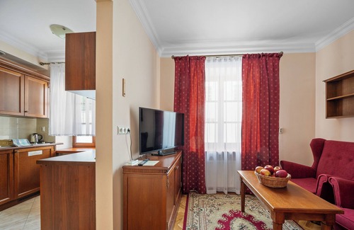 Sandomierz Apartment | Delightful Apartamenty Furta Dominikańska with Kitchen & Dining