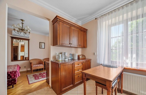 Sandomierz Apartment | Delightful Apartamenty Furta Dominikańska with Kitchen & Dining