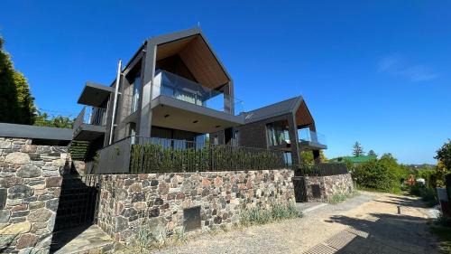Mechelinki Apartment | Cozy Apartamenty Nero with Oceanfront Views & Pet-Friendly Stay