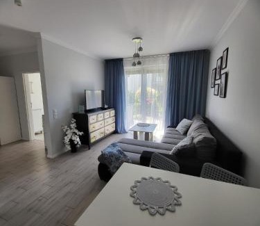 Gorzow Wielkopolski Apartment | Highly Rated Apartamenty Olimpijska with Hot Tub & Breakfast
