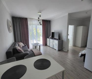 Gorzow Wielkopolski Apartment | Highly Rated Apartamenty Olimpijska with Hot Tub & Breakfast
