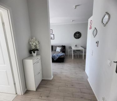 Gorzow Wielkopolski Apartment | Highly Rated Apartamenty Olimpijska with Hot Tub & Breakfast