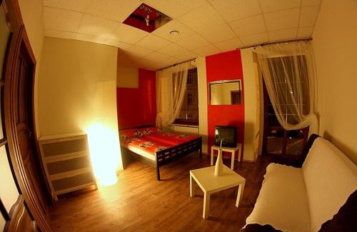 Ladek-Zdroj House | Cozy "MARIA" Apartments: Pet-Friendly Stays With Kitchen