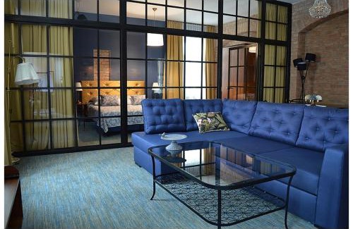 Stare Miasto Apartment | Discover Apartamenty Róże i Zen: 4-Star Retreat with Hot Tub