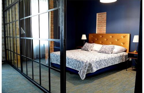 Stare Miasto Apartment | Discover Apartamenty Róże i Zen: 4-Star Retreat with Hot Tub