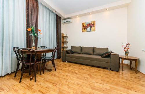 Verkhnie Misto Apartment | Top-Rated Family Retreat at Apartamenty Sofia - 9.8/10!