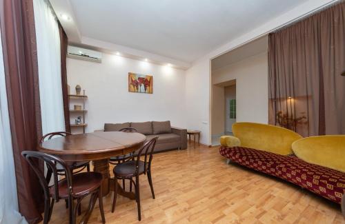Verkhnie Misto Apartment | Top-Rated Family Retreat at Apartamenty Sofia - 9.8/10!