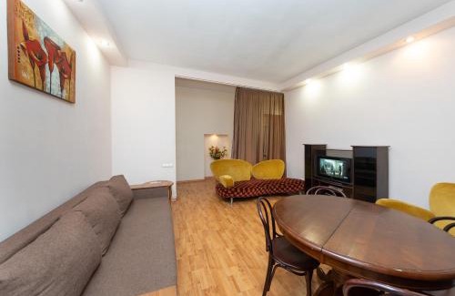 Verkhnie Misto Apartment | Top-Rated Family Retreat at Apartamenty Sofia - 9.8/10!