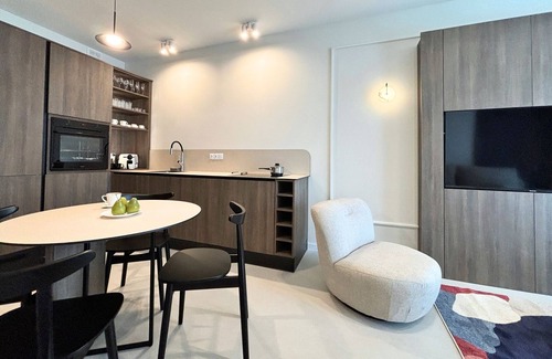 Srodmiescie Apartment | Discover River Point: 4-Star Apartment with Great Amenities