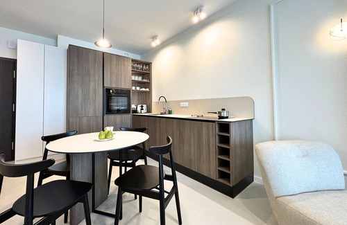 Srodmiescie Apartment | Discover River Point: 4-Star Apartment with Great Amenities