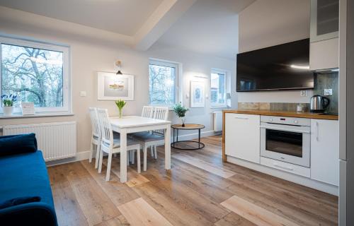 Torun Apartment | Cozy Apartamenty ZOFIJÓWKA with Hot Tub & Breakfast