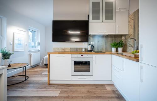 Torun Apartment | Cozy Apartamenty ZOFIJÓWKA with Hot Tub & Breakfast