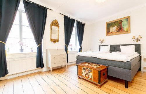 Gamla Stan Apartment | Cozy ApartDirect Gamla Stan II with Hot Tub & Family Friendly